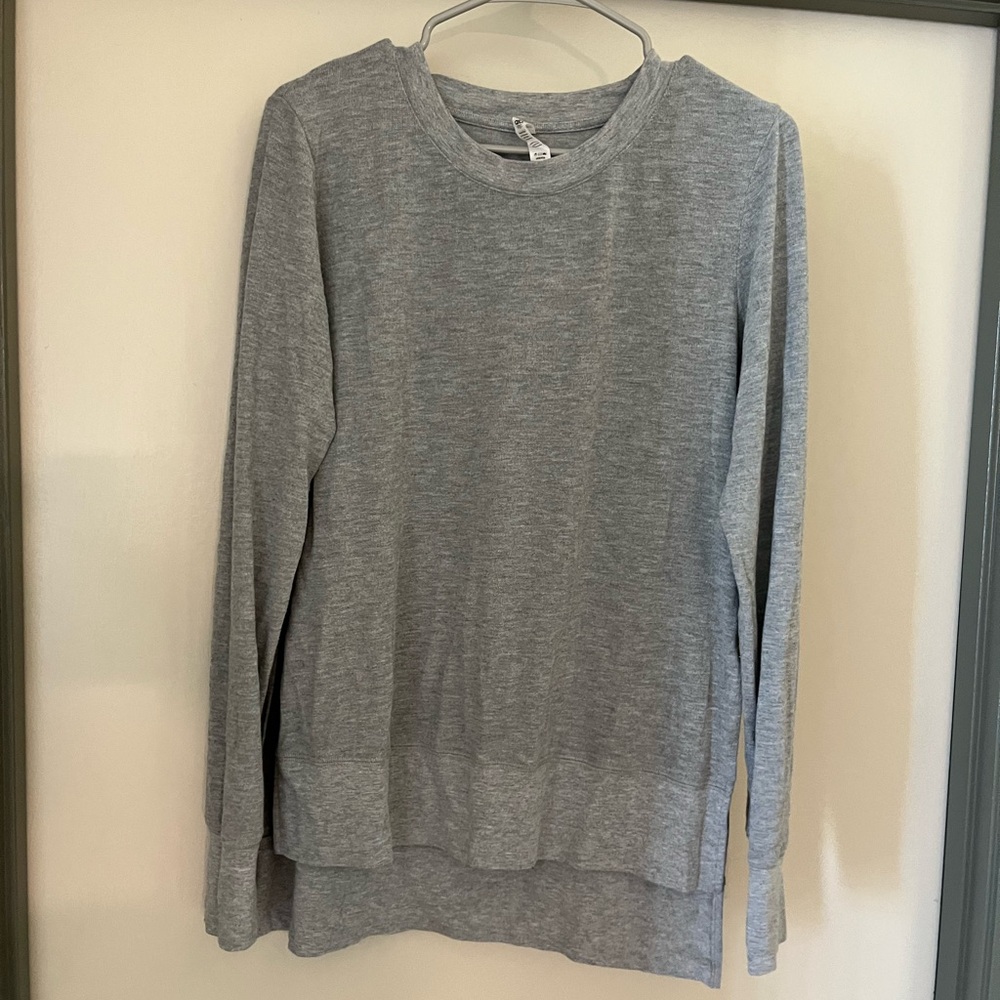 ALO yoga Gray Long Sleeve crew neck
